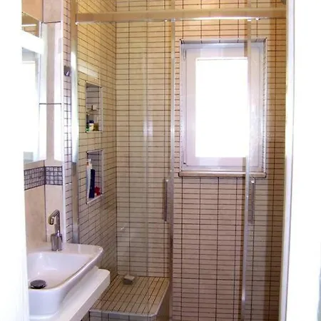 House Near Marina, Yachts, Boats. 4,5 Br Hotel Torba